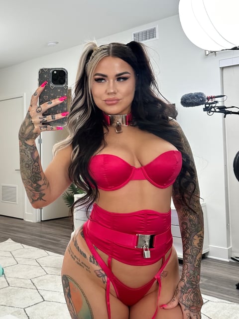 onaircams.com karmenkarma profile on OnlyFans in dominatrix category