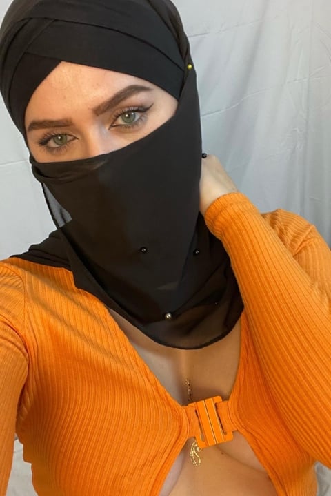 onaircams.com mayaazari profile on OnlyFans in hijab category