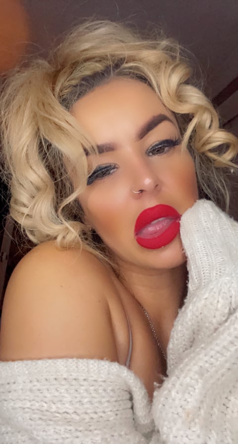 onaircams.com queeniebaby1 profile on OnlyFans in scotland category