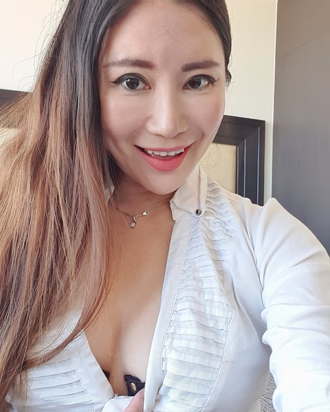 onaircams.com queeniepearl profile on OnlyFans in hong-kong category