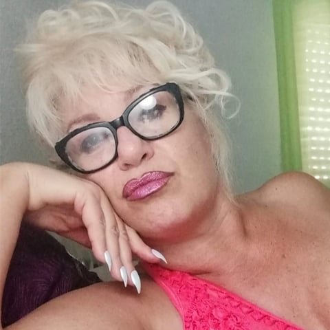 onaircams.com senorafina profile on OnlyFans in granny category