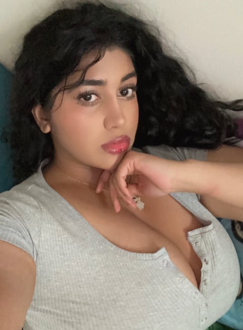 onaircams.com urindianbae profile on OnlyFans in college-girl category